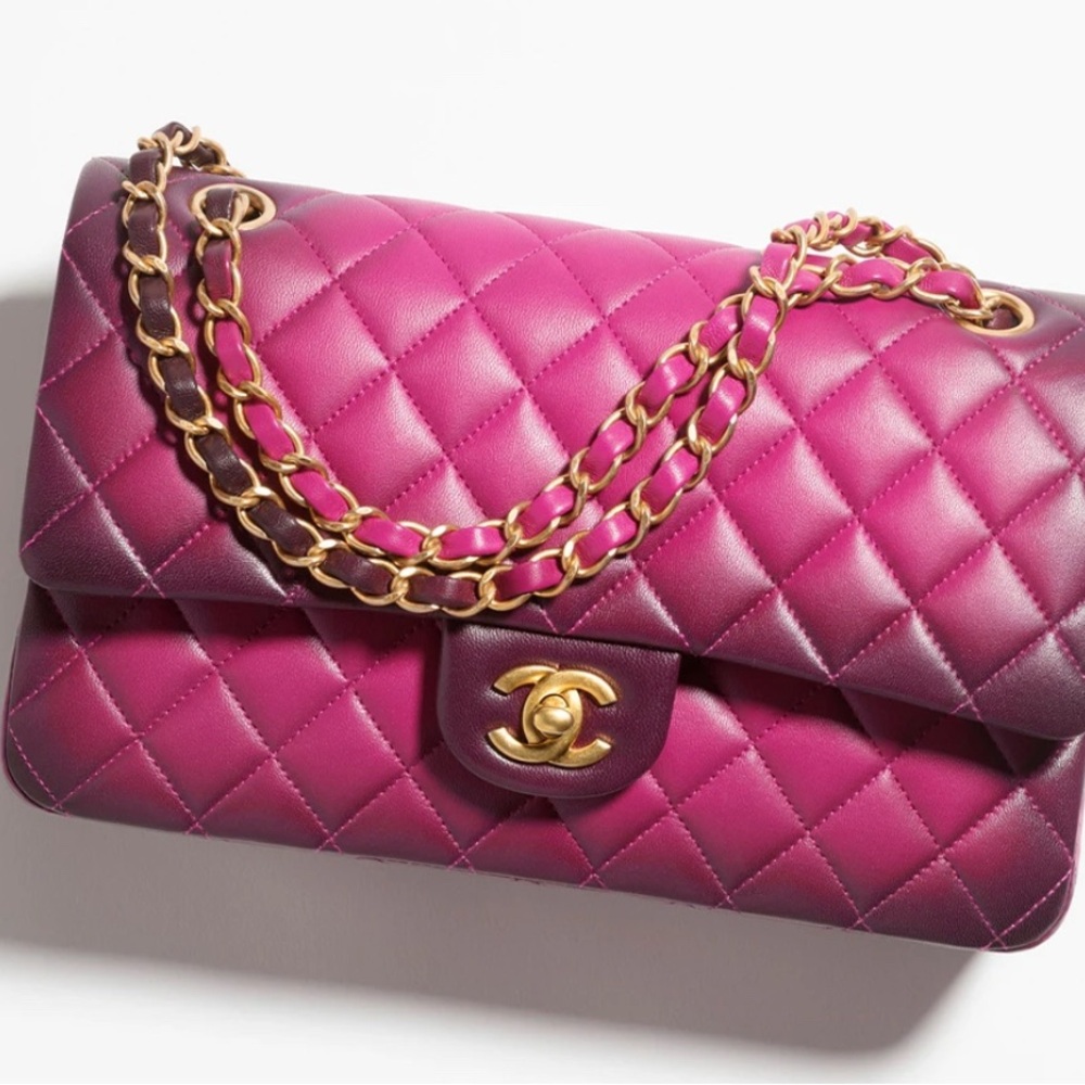 Chanel CLASSIC 11.12 HANDBAG
 
Gradient Lambskin & Gold-Tone Metal
Fuchsia
